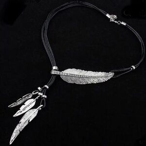 🎁🎁. Vintage Leaf Collar Metal Alloy 🎁🎁